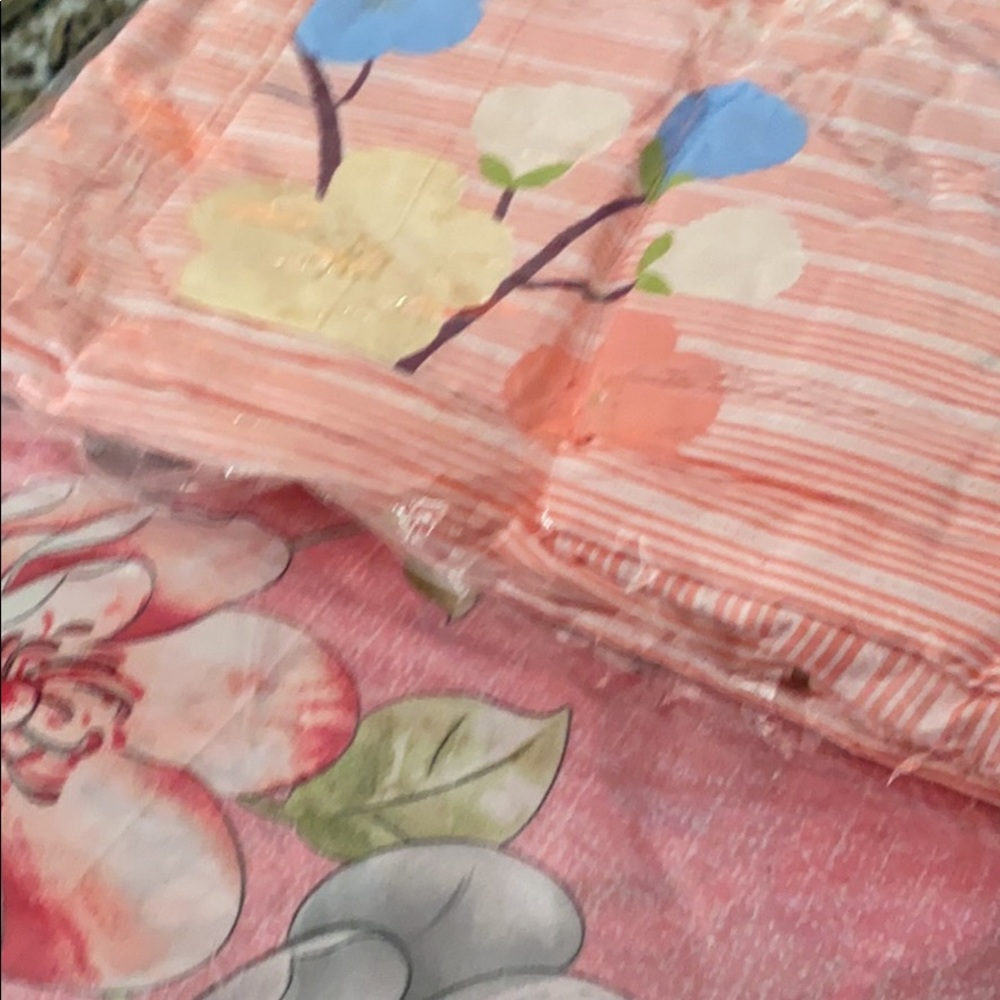 Bedsheets - Picture 3 of 7
